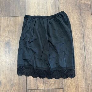 Underworks Black Lace Trim Half Slip Skirt, Size Small